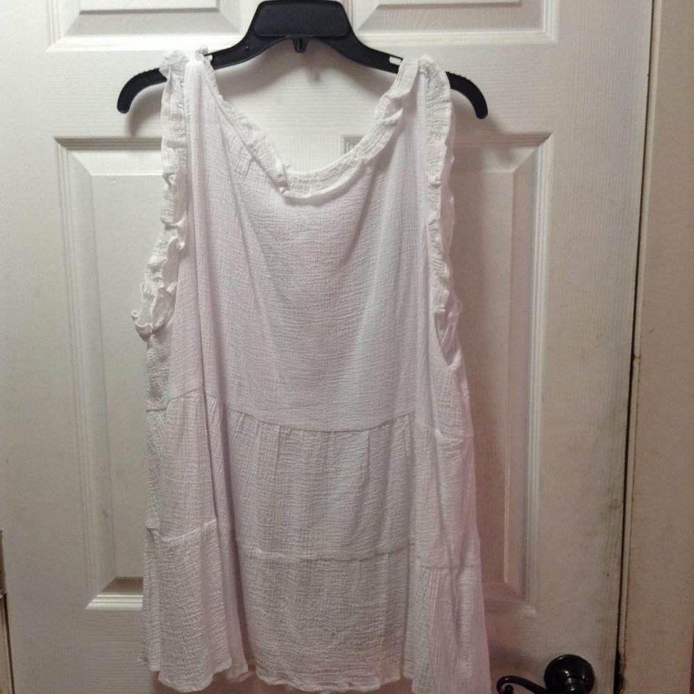 Women's Beautiful White Sleeveless Top Size 4X BNWT